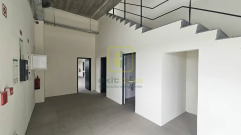 Armazém para Venda em Soza