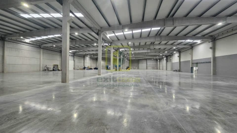 Armazém para Venda em Soza