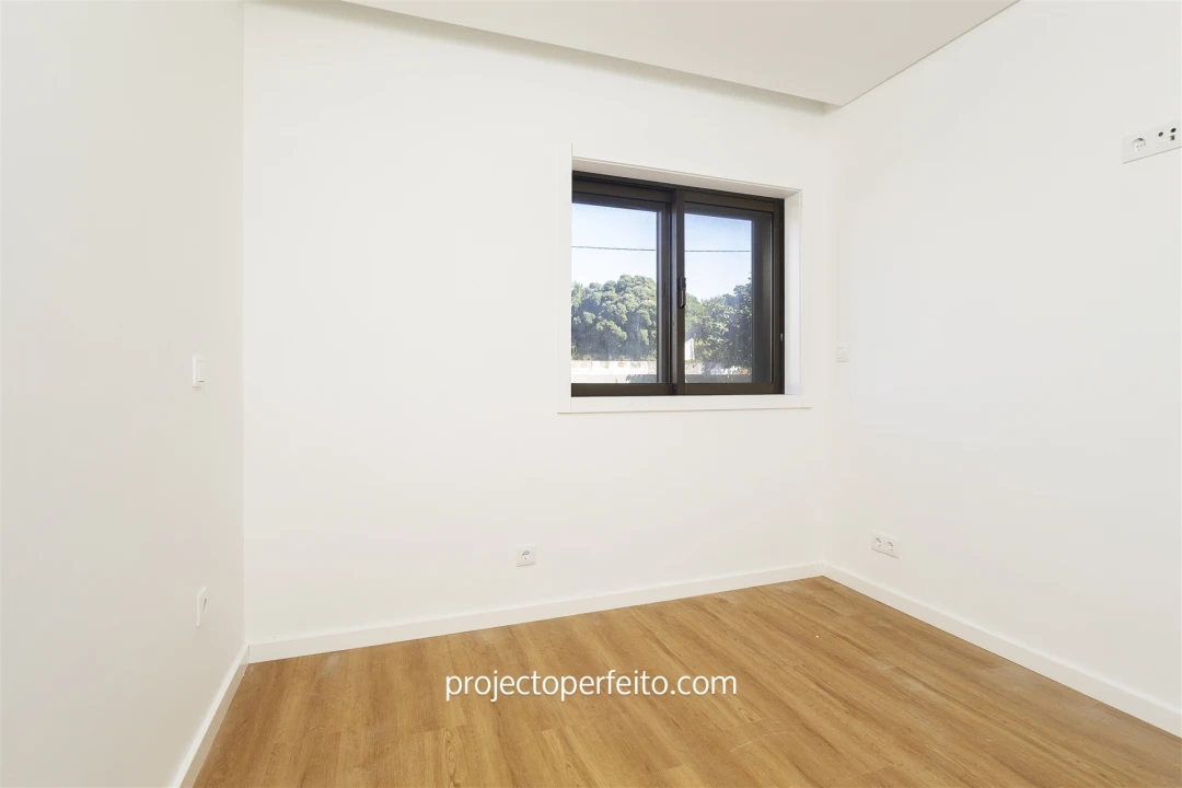 Moradia T4 para Arrendamento em Gulpilhares e Valadares Foto 12