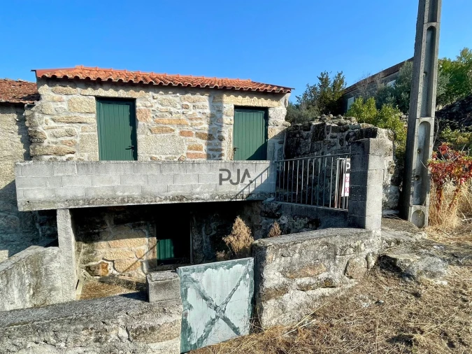 Moradia T2 para Venda em Sezures Foto 1