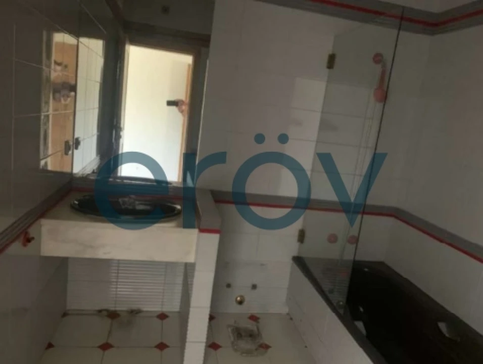 Moradia T4 para Venda em Azurem Foto 15