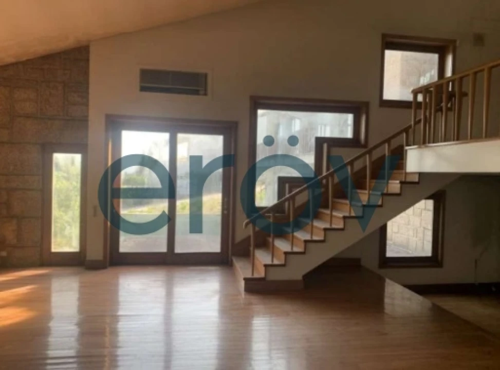 Moradia T4 para Venda em Azurem Foto 6