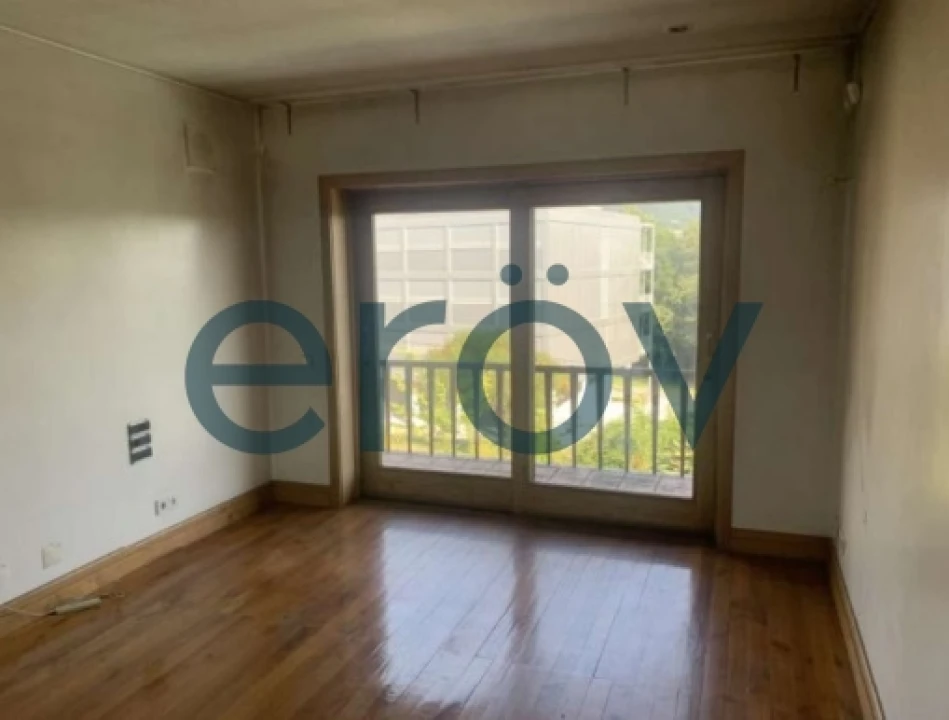 Moradia T4 para Venda em Azurem Foto 13