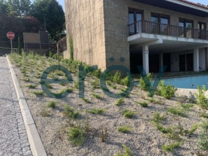 Moradia T4 para Venda em Azurem Foto 29