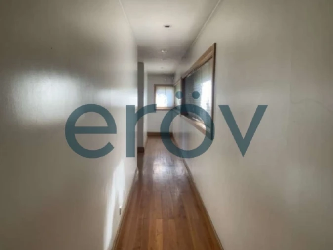 Moradia T4 para Venda em Azurem Foto 9