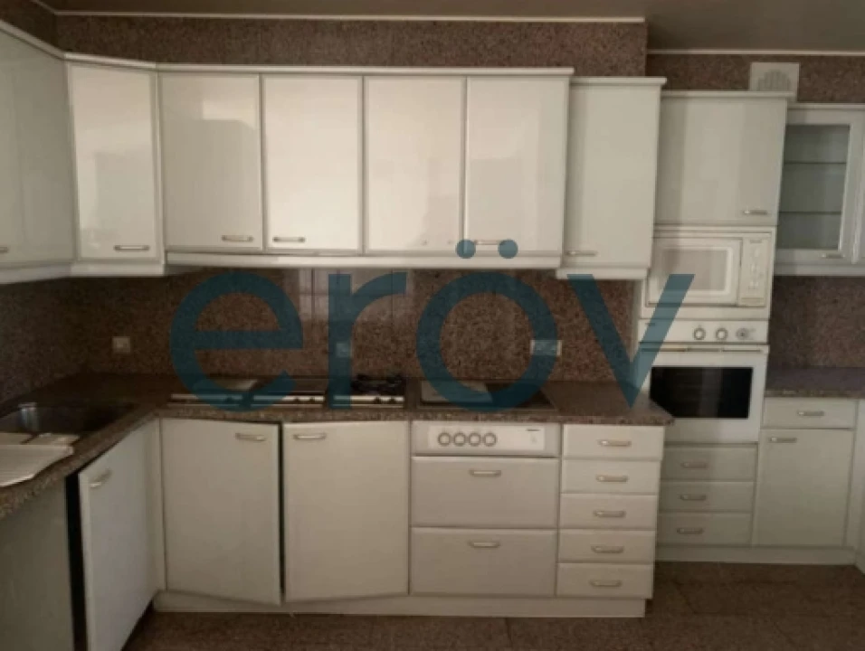 Moradia T4 para Venda em Azurem Foto 22