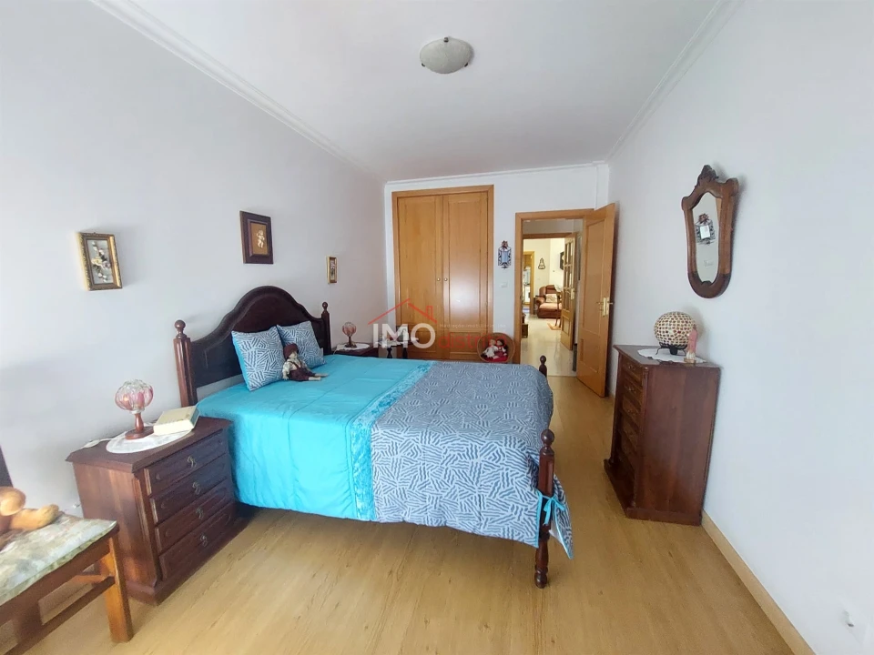 Apartamento T1 para Venda em Sé e São Lourenço Foto 3
