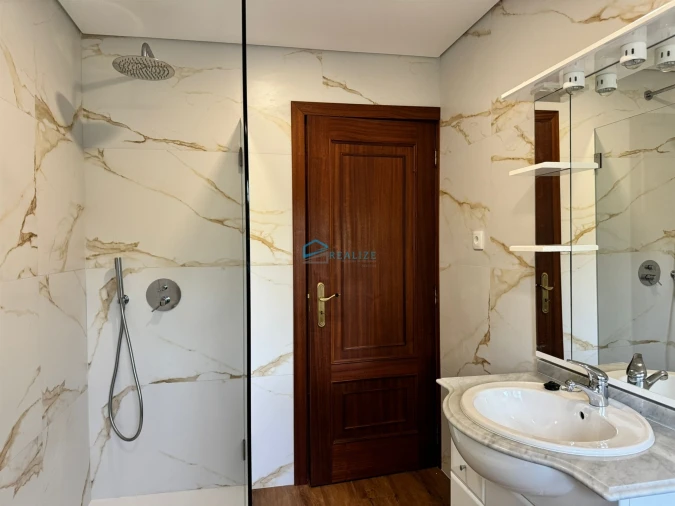 Quarto para Arrendamento em Lordelo Foto 13