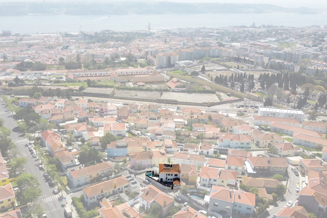 Moradia T4 para Venda em Ajuda Foto 66