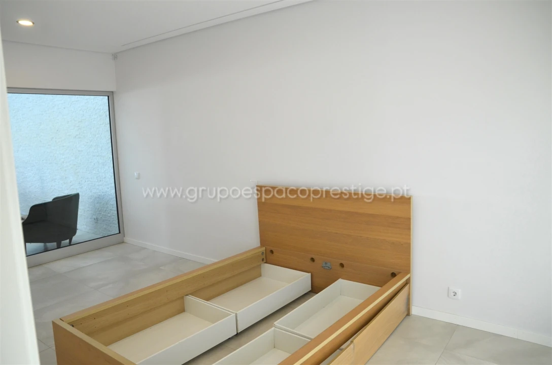 Moradia T5 para Venda em Montenegro Foto 39