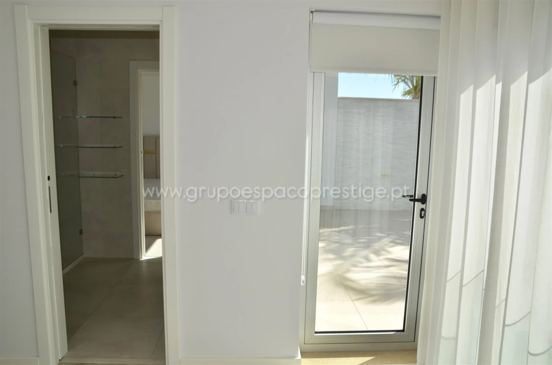 Moradia T5 para Venda em Montenegro Foto 58