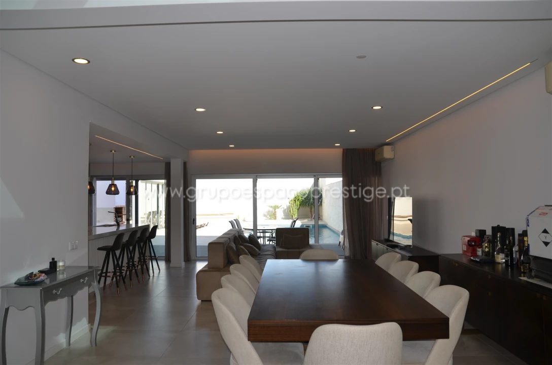 Moradia T5 para Venda em Montenegro Foto 24