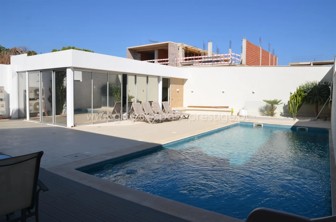 Moradia T5 para Venda em Montenegro Foto 12