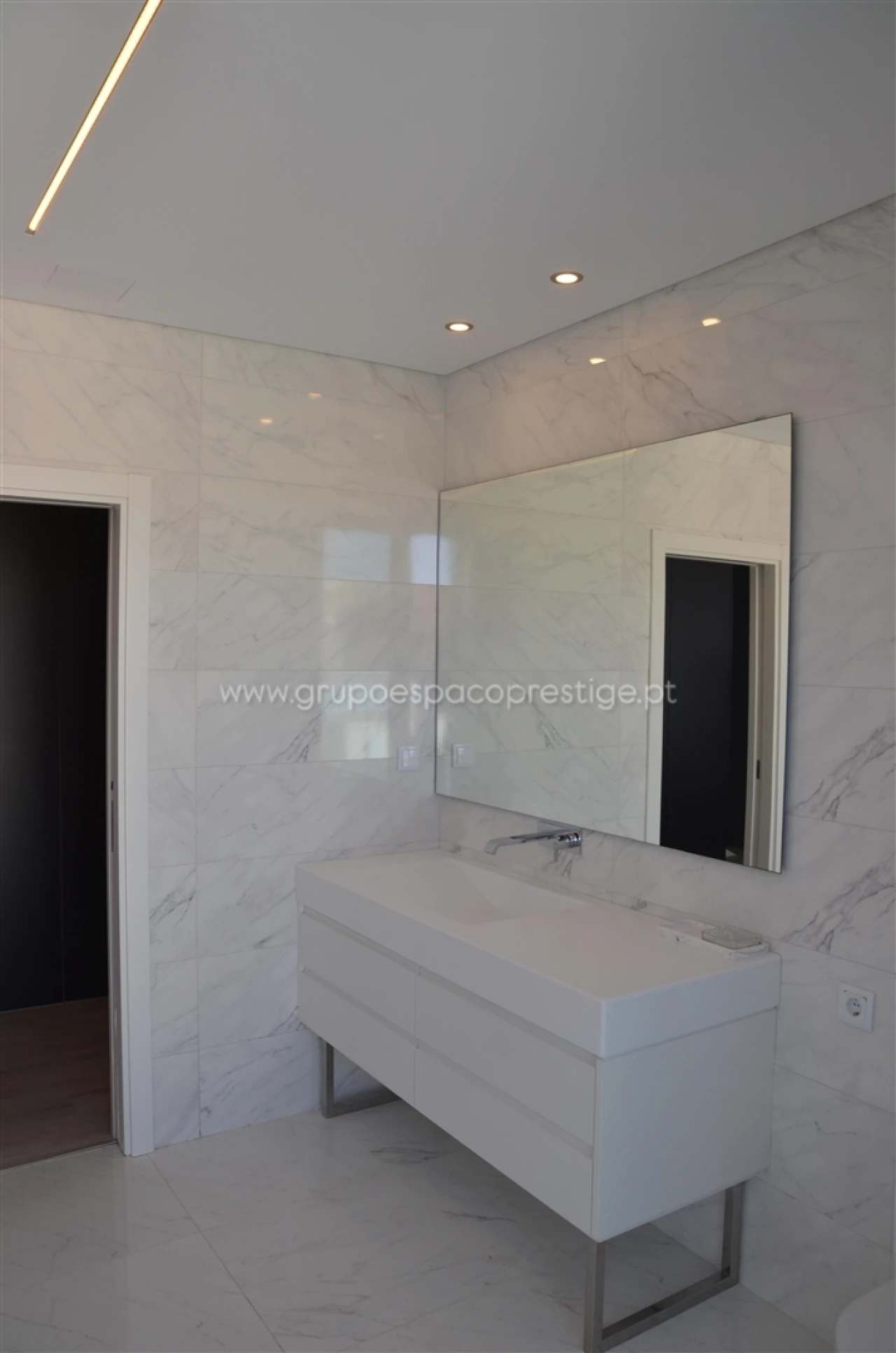 Moradia T5 para Venda em Montenegro Foto 68