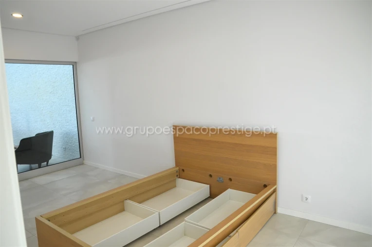 Moradia T5 para Venda em Montenegro Foto 39