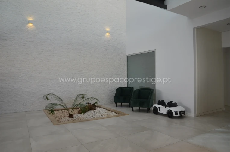 Moradia T5 para Venda em Montenegro Foto 23