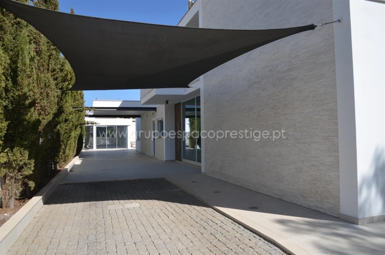 Moradia T5 para Venda em Montenegro Foto 4