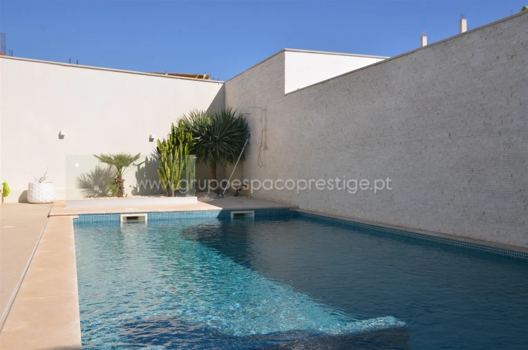 Moradia T5 para Venda em Montenegro Foto 15