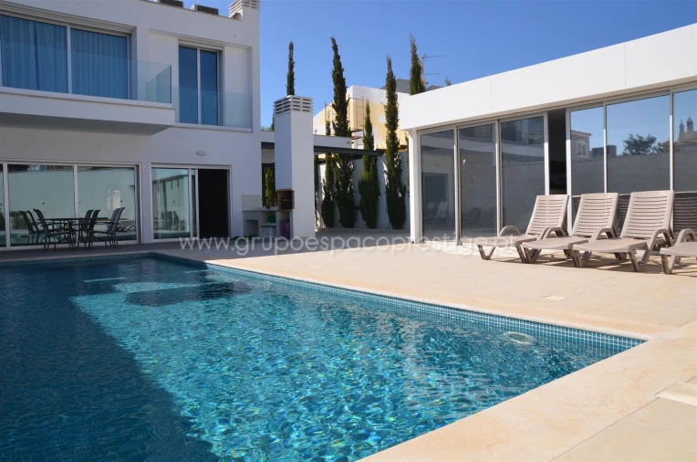 Moradia T5 para Venda em Montenegro Foto 1