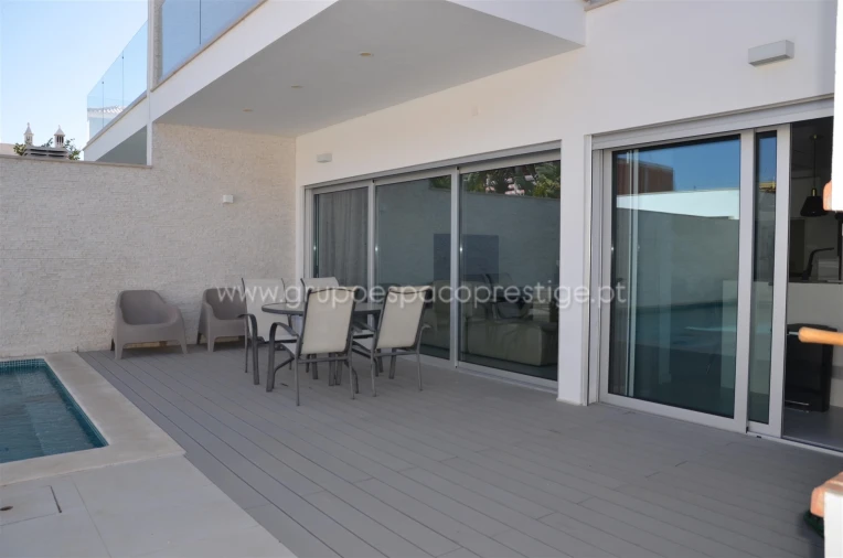 Moradia T5 para Venda em Montenegro Foto 10