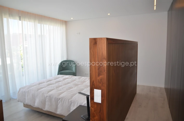 Moradia T5 para Venda em Montenegro Foto 62