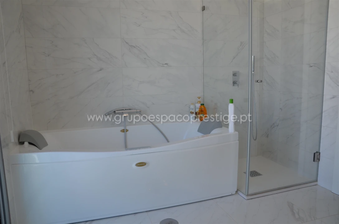 Moradia T5 para Venda em Montenegro Foto 67