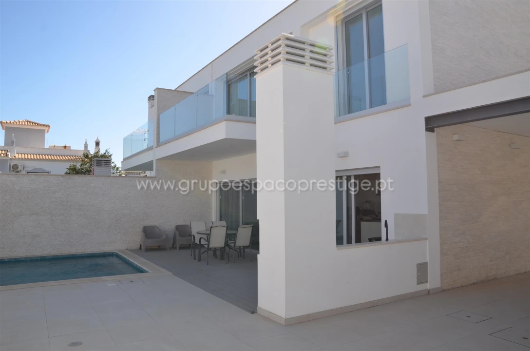 Moradia T5 para Venda em Montenegro Foto 8