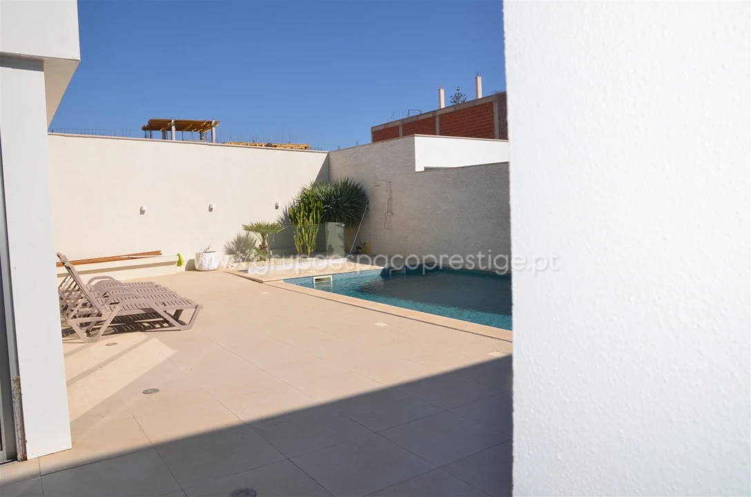 Moradia T5 para Venda em Montenegro Foto 9