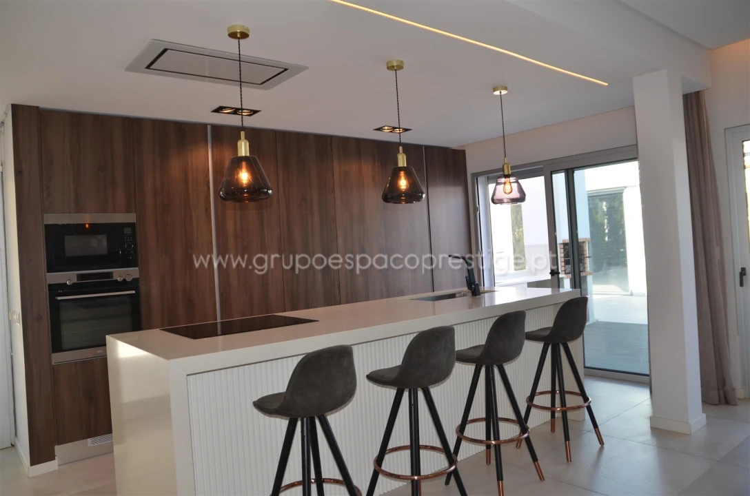 Moradia T5 para Venda em Montenegro Foto 29