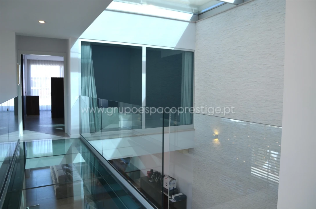 Moradia T5 para Venda em Montenegro Foto 48