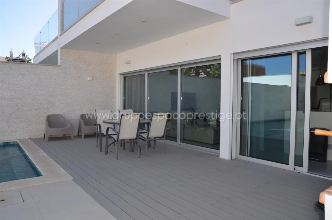 Moradia T5 para Venda em Montenegro Foto 10