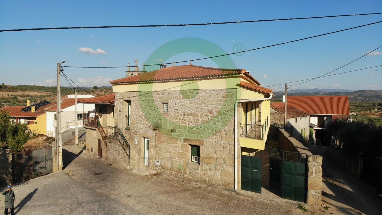 Moradia T4 para Venda em São Pedro Velho Foto 2