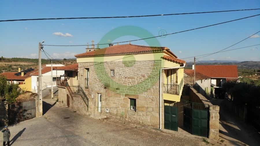 Moradia T4 para Venda em São Pedro Velho Foto 2