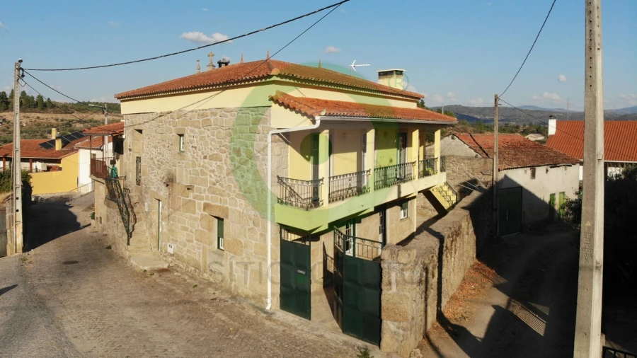 Moradia T4 para Venda em São Pedro Velho Foto 1