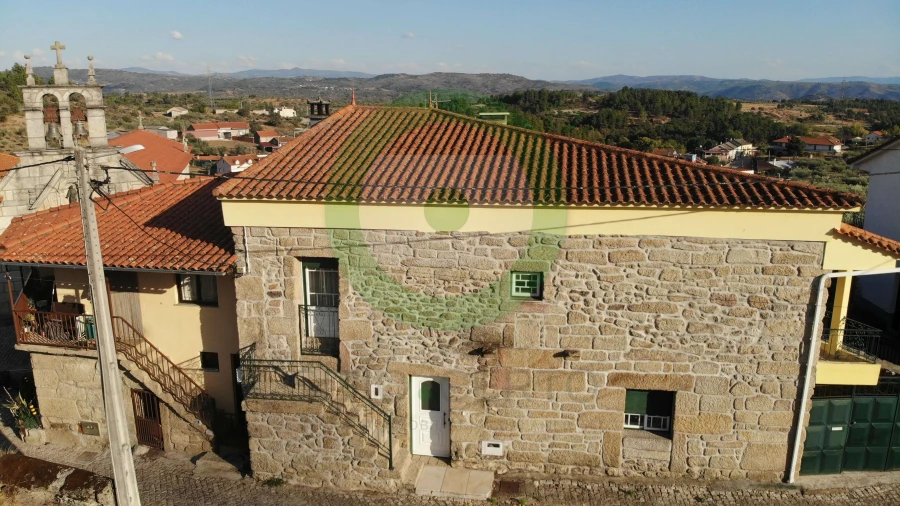 Moradia T4 para Venda em São Pedro Velho Foto 3