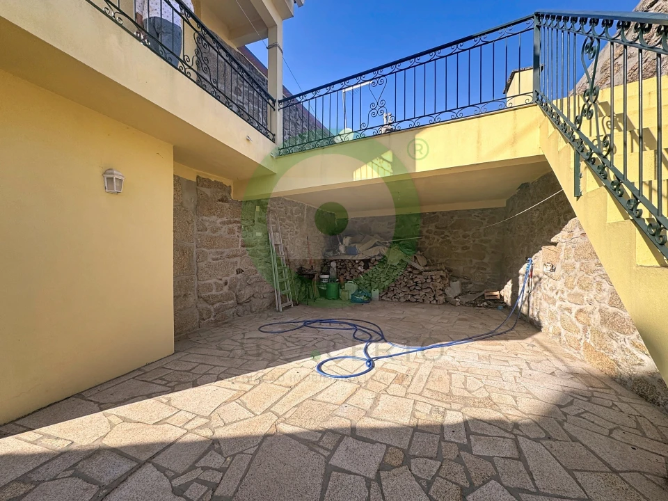 Moradia T4 para Venda em São Pedro Velho Foto 7