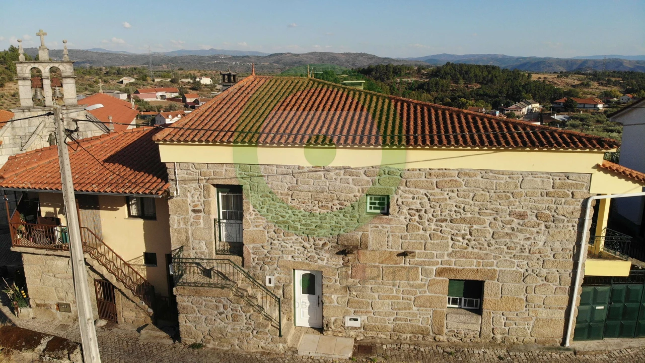 Moradia T4 para Venda em São Pedro Velho Foto 3