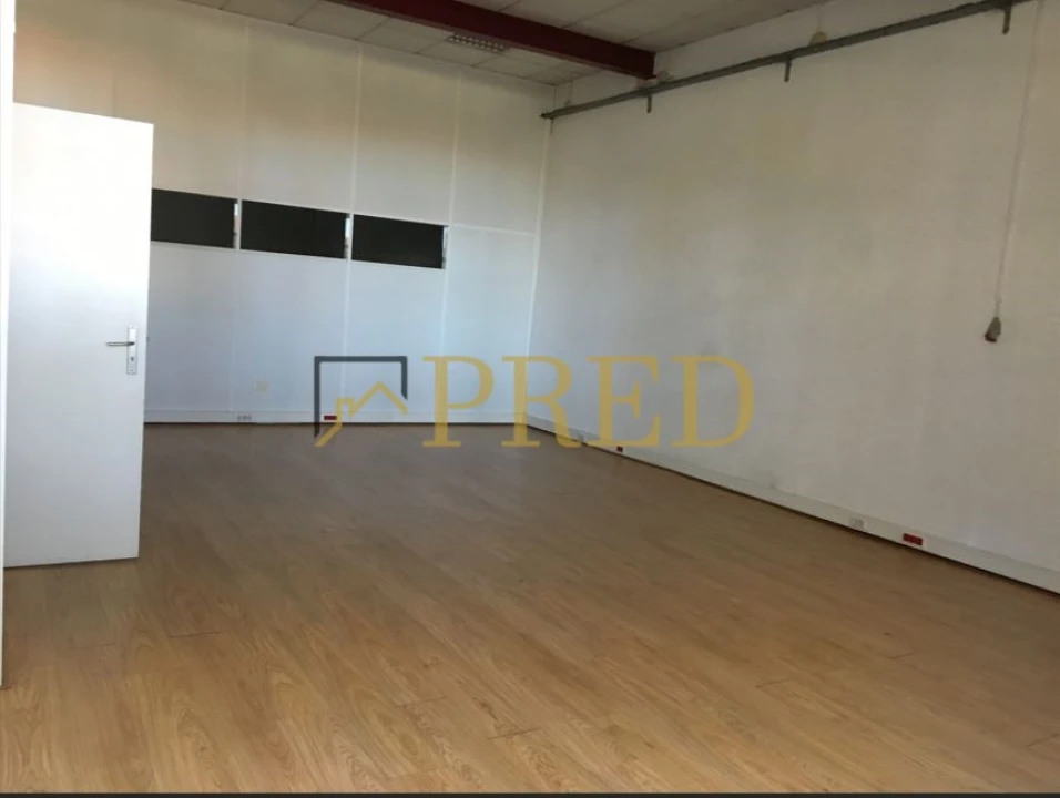 Armazém para Arrendamento em Paranhos Foto 4