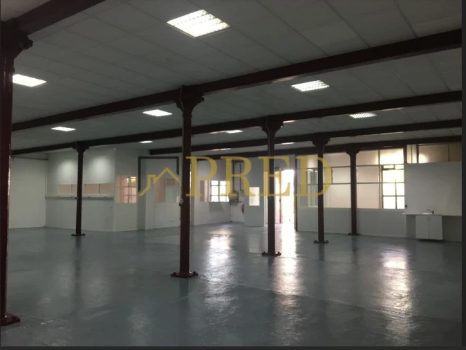 Armazém para Arrendamento em Paranhos Foto 1