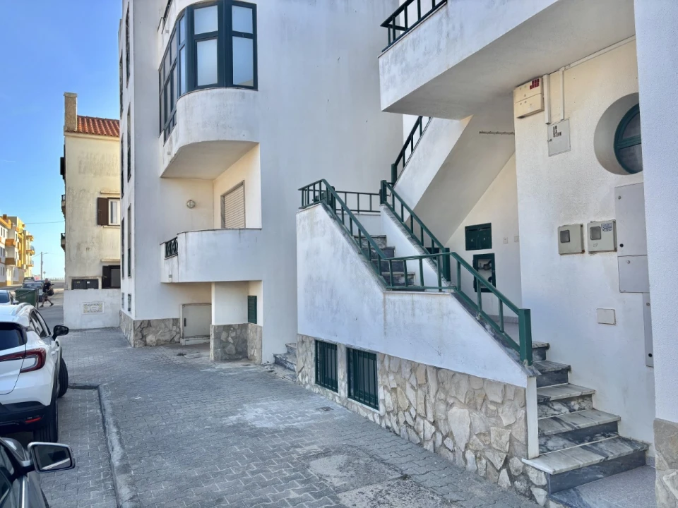 Apartamento T2 para Venda em Atouguia da Baleia Foto 6