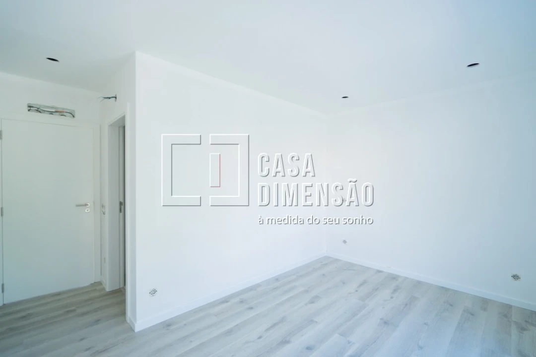 Moradia T3 para Venda em São Domingos de Rana Foto 8