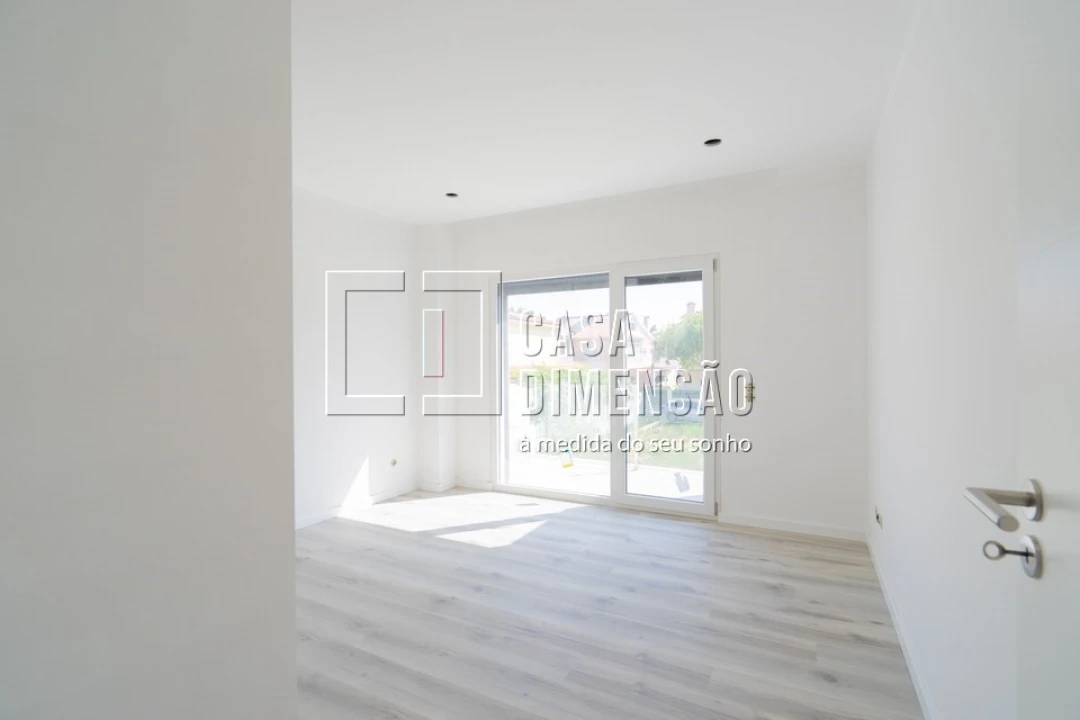 Moradia T3 para Venda em São Domingos de Rana Foto 16