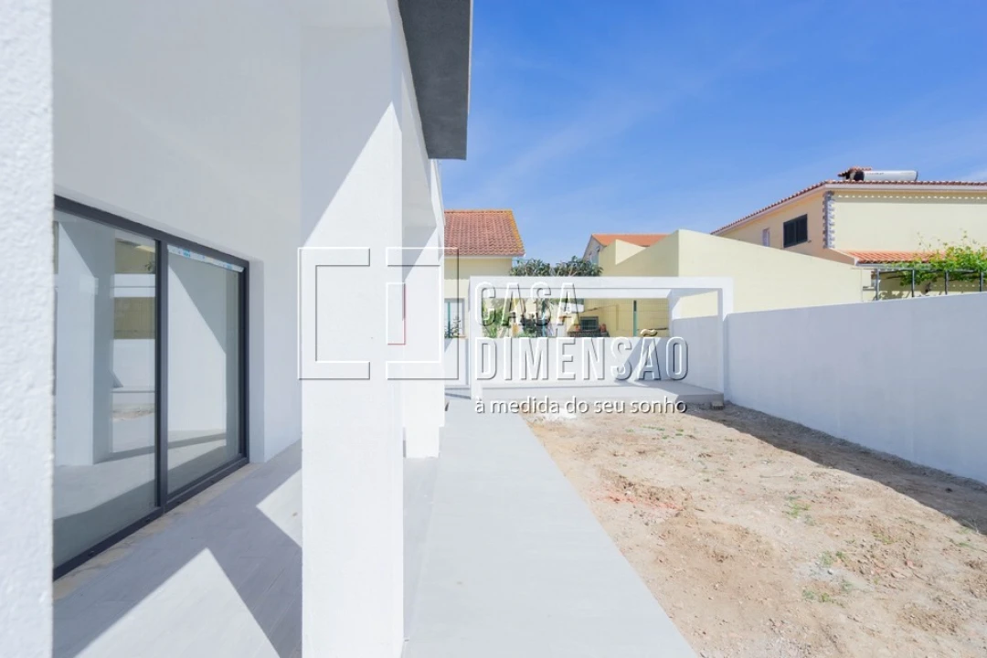 Moradia T3 para Venda em São Domingos de Rana Foto 26