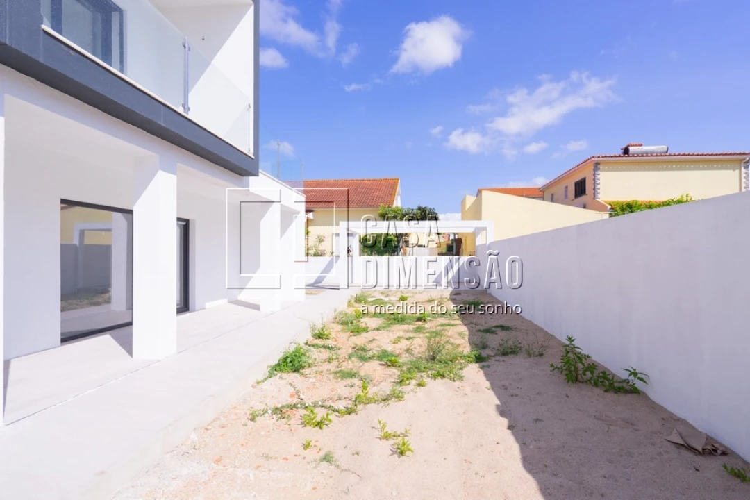 Moradia T3 para Venda em São Domingos de Rana Foto 27