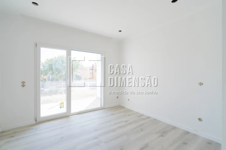 Moradia T3 para Venda em São Domingos de Rana Foto 12