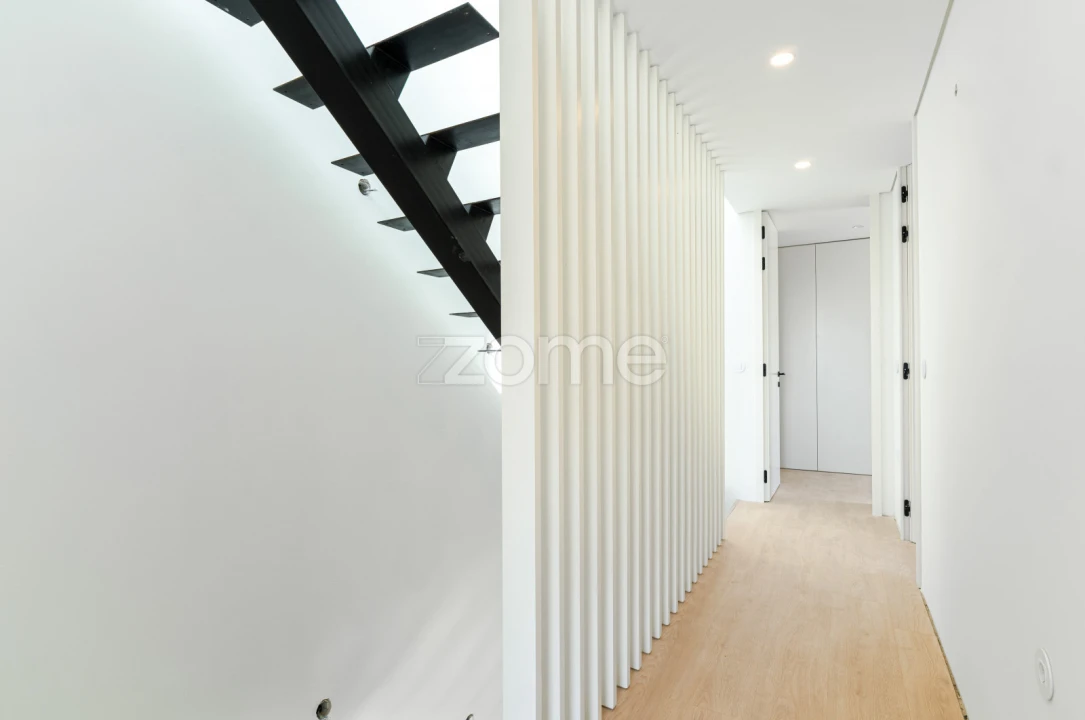 Moradia T5 para Venda em Madalena Foto 10