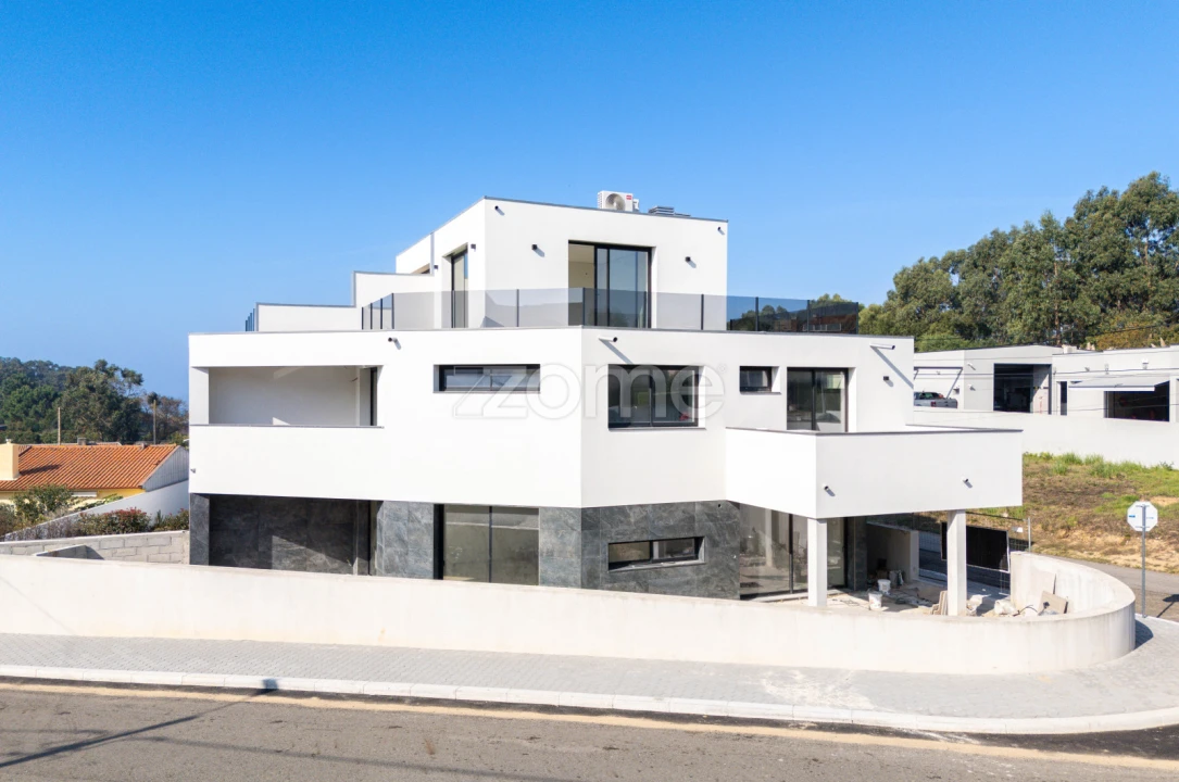 Moradia T5 para Venda em Madalena Foto 30