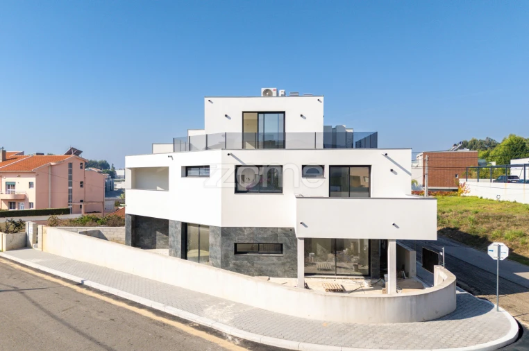 Moradia T5 para Venda em Madalena Foto 2