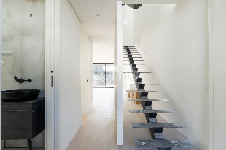 Moradia T5 para Venda em Madalena Foto 3