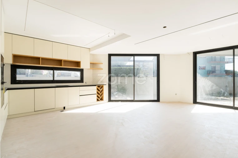 Moradia T5 para Venda em Madalena Foto 5